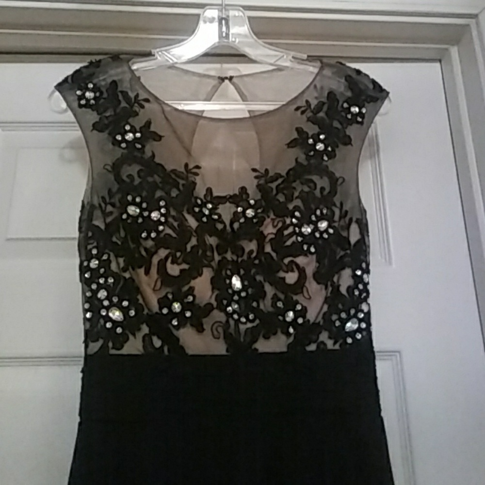 Formal gown - Picture 2 of 7